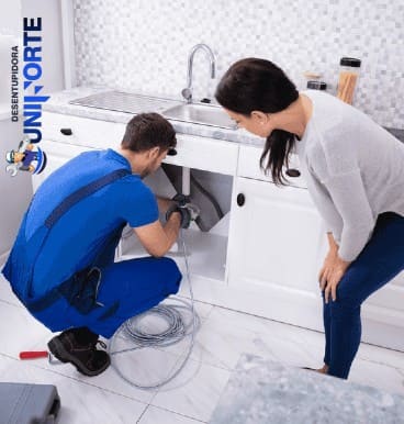 Desentupimento de pias em geral